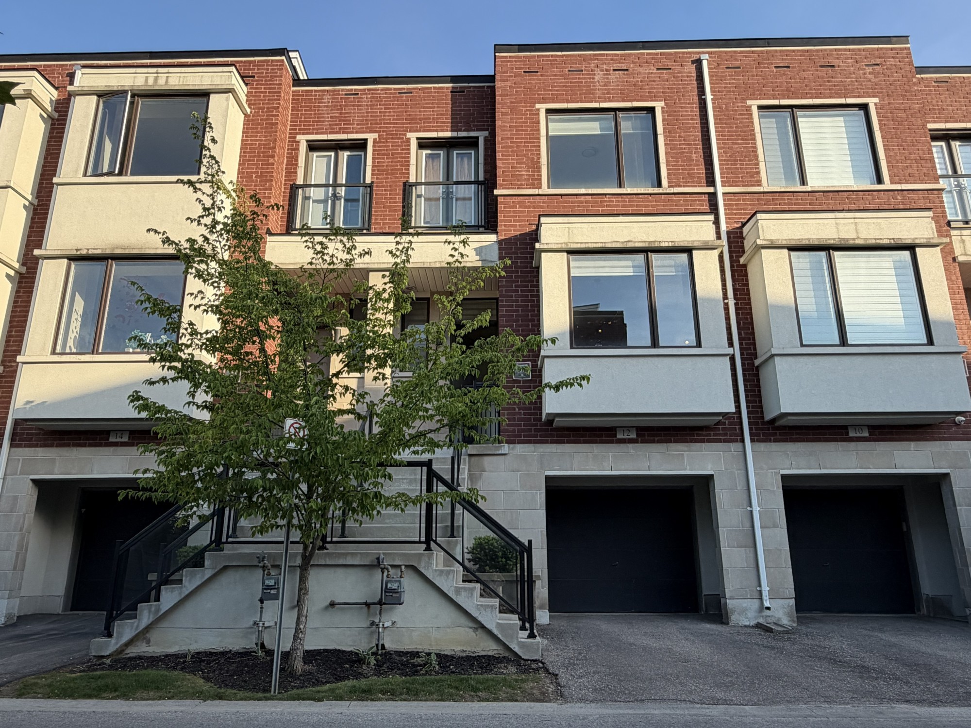 FOR SALE: Luxury modern townhouse-South Richmond Hill